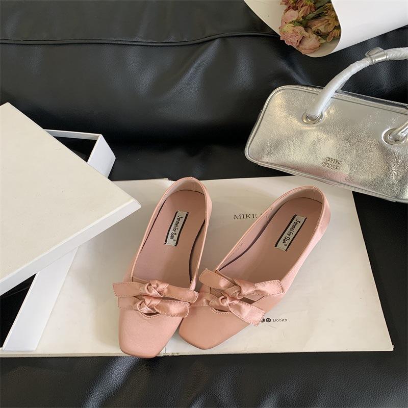 French women s shoes spring and autumn 2025 new commuter satin retro temperament pointed single shoes 39 розовый
French women s shoes spring and autumn 2025 new commuter satin retro temperament pointed single shoes 39 розовый