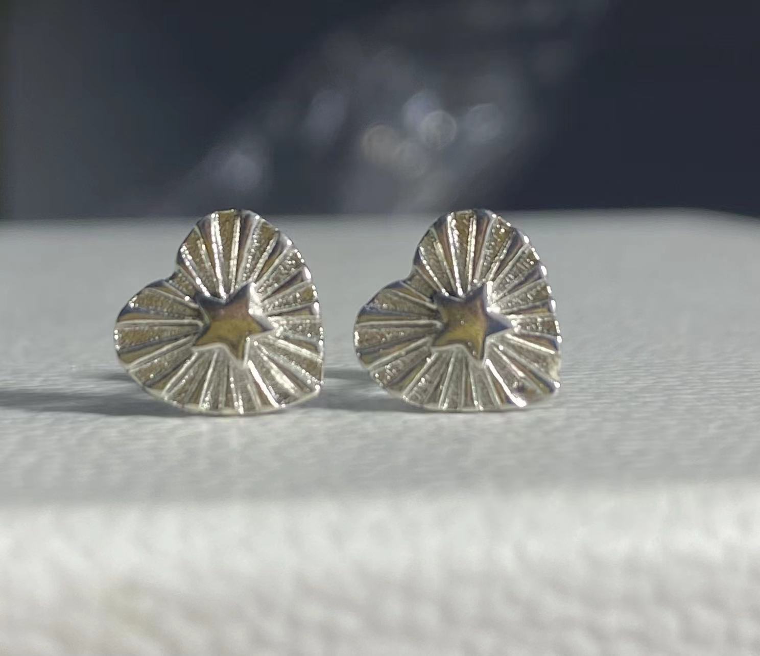 Vintage love cross, star stud earrings, titanium steel flat bottom earbone nails, cochlear nails, screwing screw buckle, female free removal
Vintage love cross, star stud earrings, titanium steel flat bottom earbone nails, cochlear nails, screwing screw buckle, female free removal