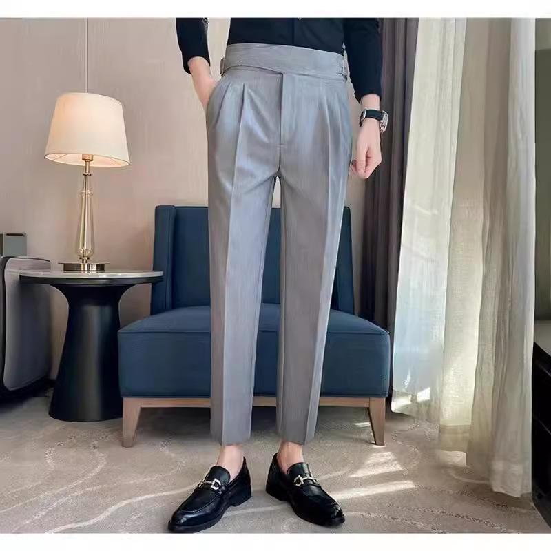 High Waist Grey Pleated Trousers with Belt Detail and Metal Buckle 44 темно-серого
High Waist Grey Pleated Trousers with Belt Detail and Metal Buckle 44 темно-серого