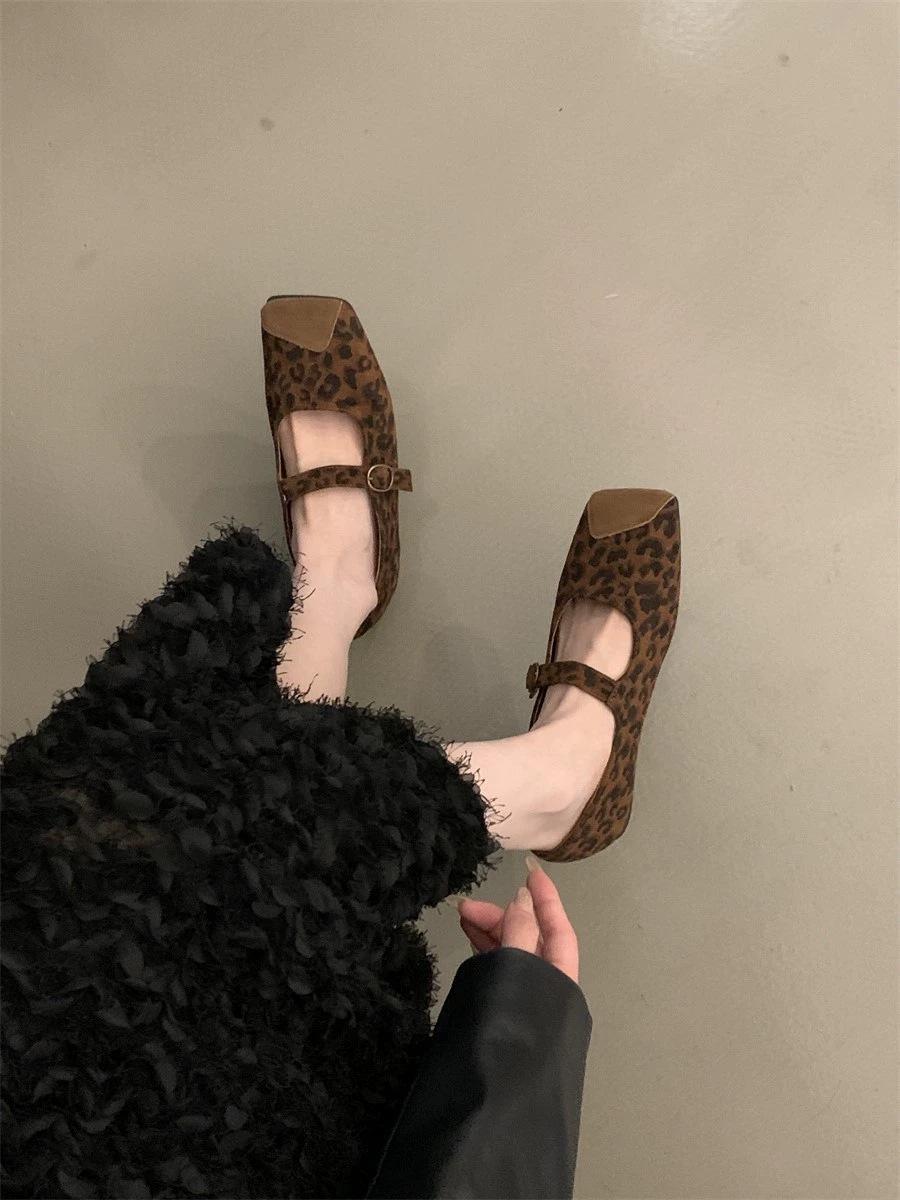 French evening wind single shoes women s 2025 new summer flat shoes gentle Mary Jane shoes one pedal small fragrant shoes 35
French evening wind single shoes women s 2025 new summer flat shoes gentle Mary Jane shoes one pedal small fragrant shoes 35