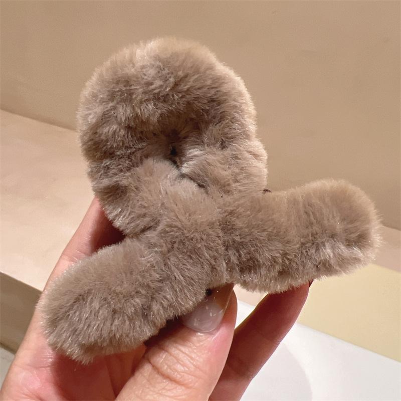 Imitation Plush Back Head Updo Hair Claw Warm Large Plush Shark Clip Barrettes Hair Claws
Imitation Plush Back Head Updo Hair Claw Warm Large Plush Shark Clip Barrettes Hair Claws