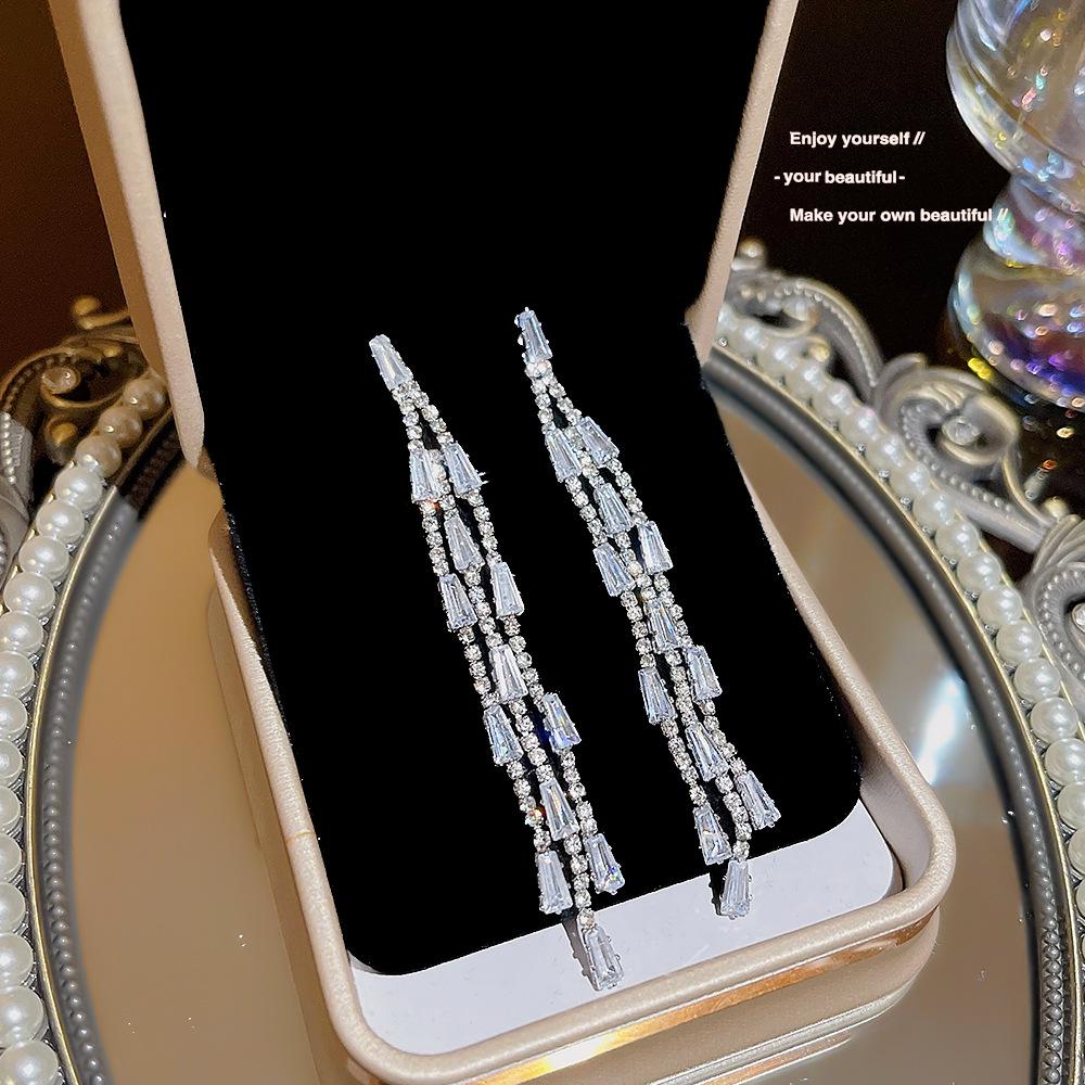 Exaggerated 925 Sterling Silver Zircon Tassel Earrings with European & American Design - High-End Fashion Accessory
Exaggerated 925 Sterling Silver Zircon Tassel Earrings with European & American Design - High-End Fashion Accessory