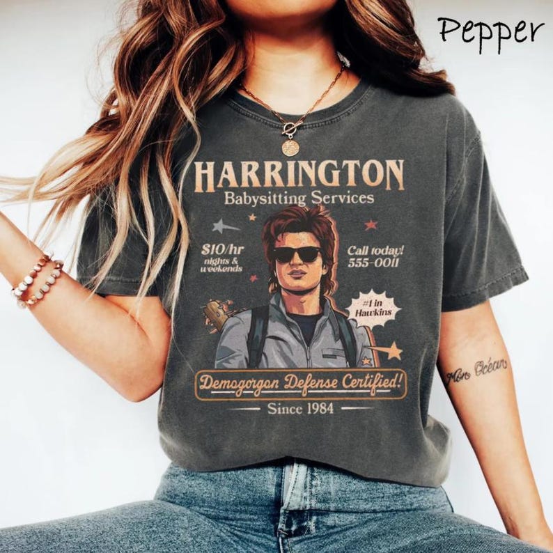 Футболка Harrington Babysitting Services, Смішна футболка Стіва Геррінгтона, Футболка Stranger Things, Подарунки для шанувальників фільмів XL білий
Футболка Harrington Babysitting Services, Смішна футболка Стіва Геррінгтона, Футболка Stranger Things, Подарунки для шанувальників фільмів XL білий