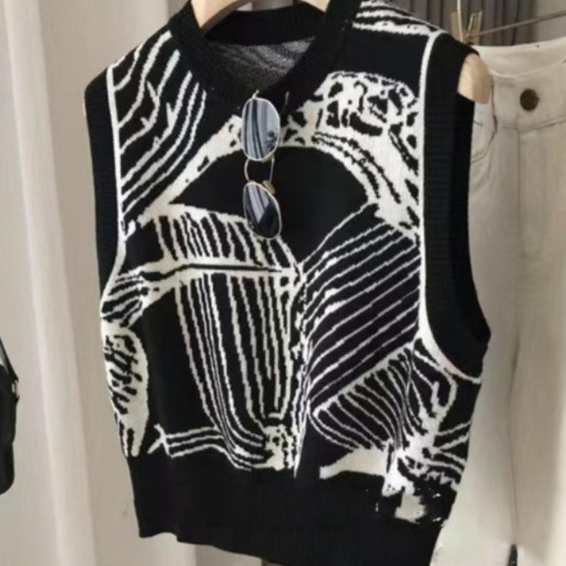 Женский винтажный жилет из жаккардового трикотажа, наряд во французском ретро-стиле, топ, молодящий L чёрный
Женский винтажный жилет из жаккардового трикотажа, наряд во французском ретро-стиле, топ, молодящий L чёрный