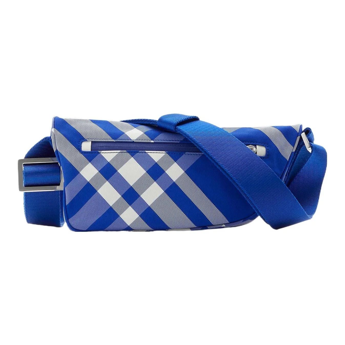Burberry Shopper Adjustable Web Strap Crossbody Bag with Zipper Closure Nylon Shoulder Bag Regular Fit Men s Style Knight Blue Shopping Bag Set(Basic Set+Shopping Bag) синій
Burberry Shopper Adjustable Web Strap Crossbody Bag with Zipper Closure Nylon Shoulder Bag Regular Fit Men s Style Knight Blue Shopping Bag Set(Basic Set+Shopping Bag) синій