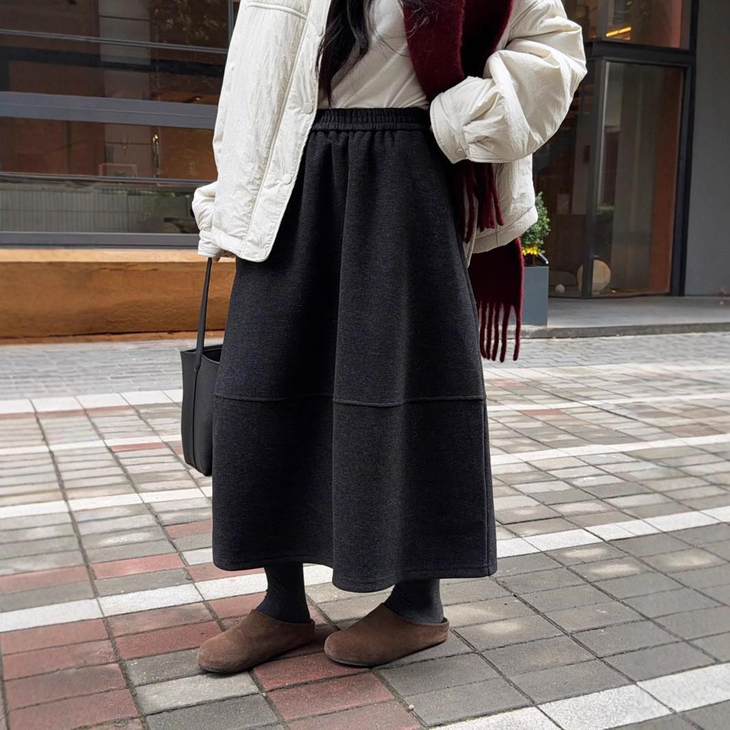 Woolen Retro High-Waist Bud Skirt: Warm, Fluffy Mid-Length Skirt for Women in Autumn and Winter Large чёрный
Woolen Retro High-Waist Bud Skirt: Warm, Fluffy Mid-Length Skirt for Women in Autumn and Winter Large чёрный