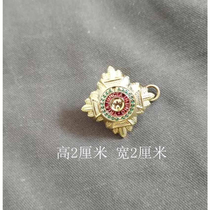 Металеві значки, аксесуари для одягу, також знято з виробництва
Металеві значки, аксесуари для одягу, також знято з виробництва