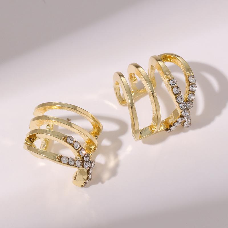 Super Flash Zircon Staggered Multi-Layer Ear Bone Clips, No Ear Piercings, Small Personality, Advanced Ear Clips, Exquisite, Simple And Cold Wind
Super Flash Zircon Staggered Multi-Layer Ear Bone Clips, No Ear Piercings, Small Personality, Advanced Ear Clips, Exquisite, Simple And Cold Wind