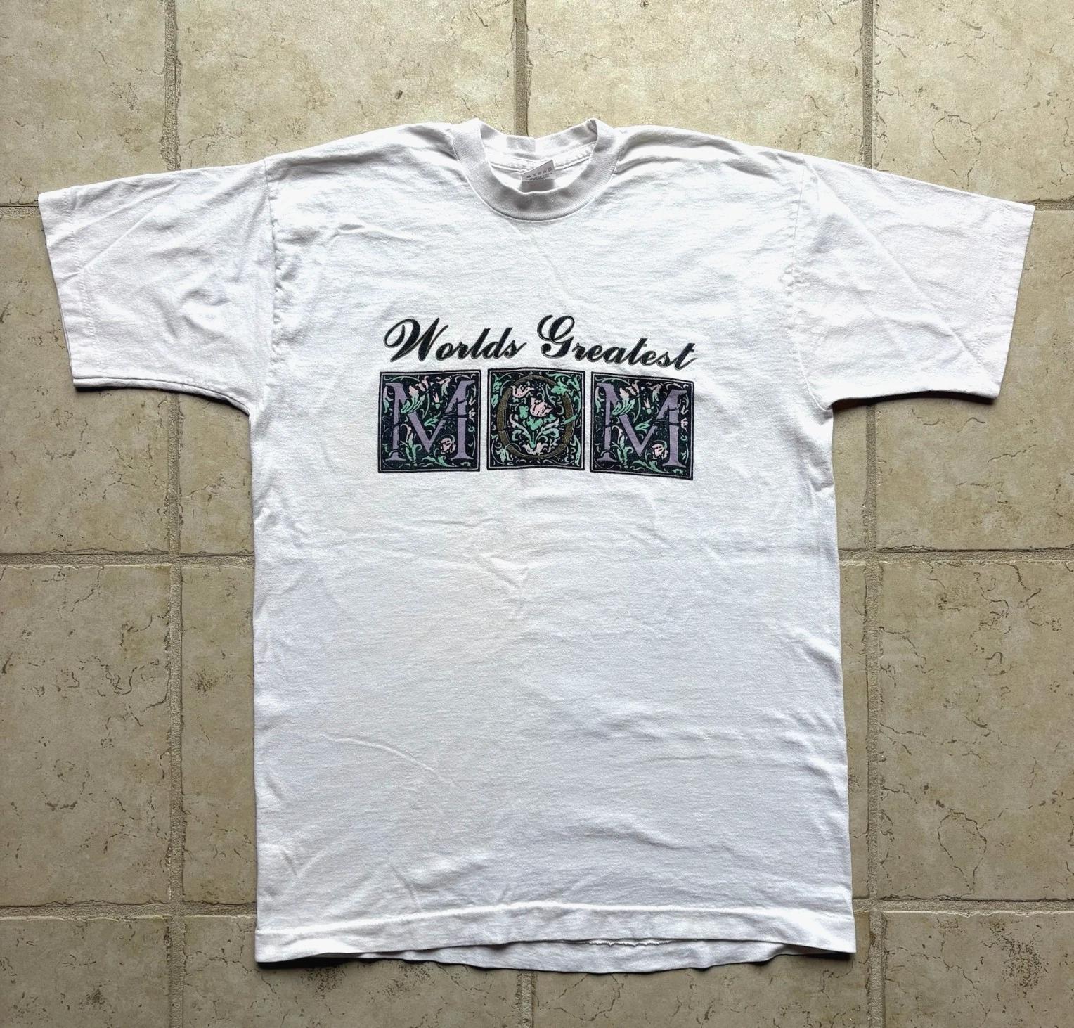 Vintage 1990s Worlds Greatest Mom Graphic T Shirt USA Made Single Stitch Large XL
Vintage 1990s Worlds Greatest Mom Graphic T Shirt USA Made Single Stitch Large XL