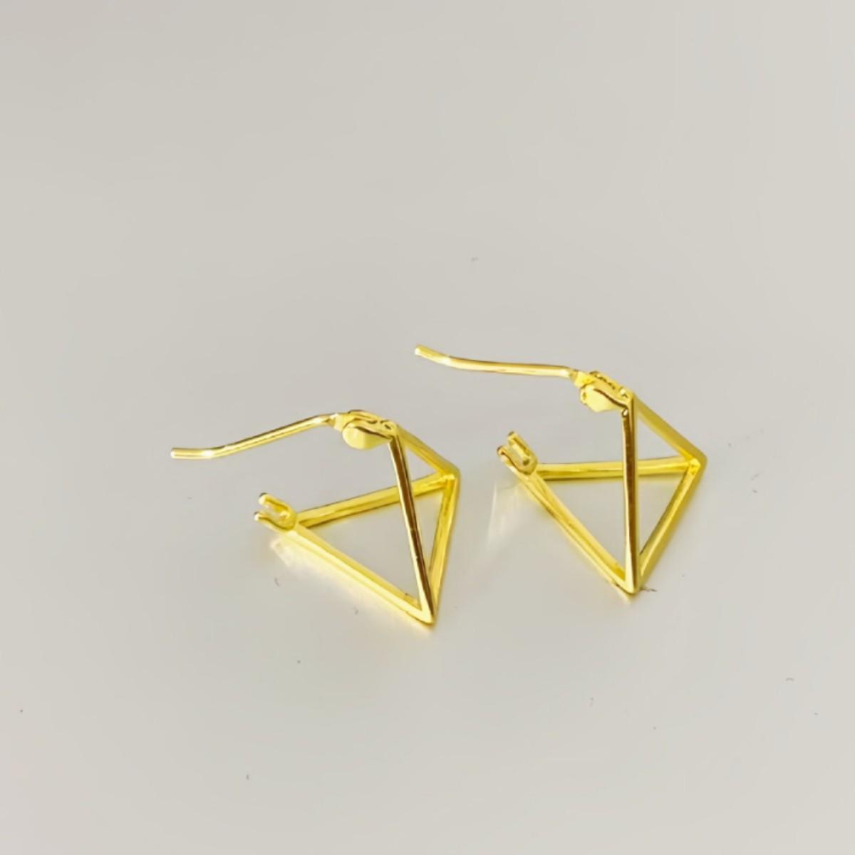 Women s Geometric Triangle Earrings - European & American Style
Women s Geometric Triangle Earrings - European & American Style