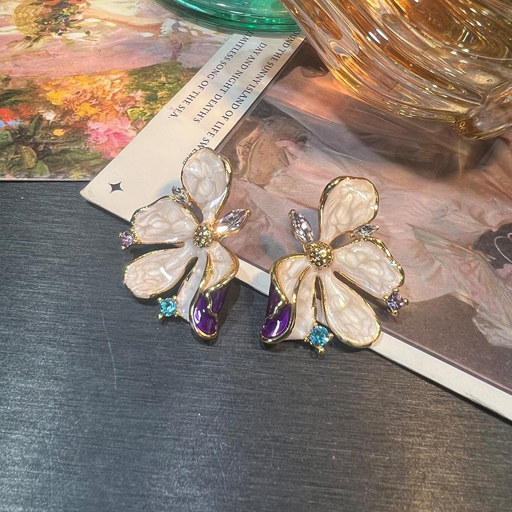 Medieval Style Oil Painting Oil Painting Violet Petal Earrings French Versatile Temperament Retro Exquisite Fashion Earrings білий
Medieval Style Oil Painting Oil Painting Violet Petal Earrings French Versatile Temperament Retro Exquisite Fashion Earrings білий