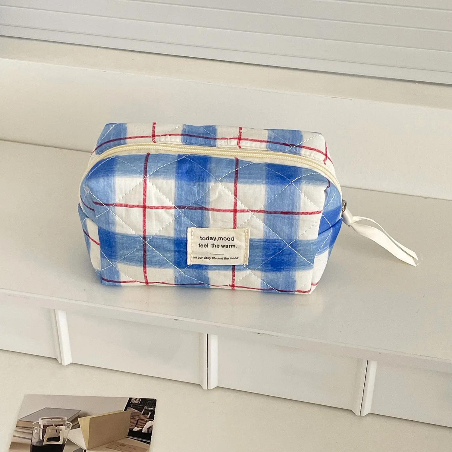 Vintage Plaid Contrast Color Women s Cosmetic Bags Travel Portable Ladies Makeup Case Cotton Quilted Female Storage Handbags
Vintage Plaid Contrast Color Women s Cosmetic Bags Travel Portable Ladies Makeup Case Cotton Quilted Female Storage Handbags