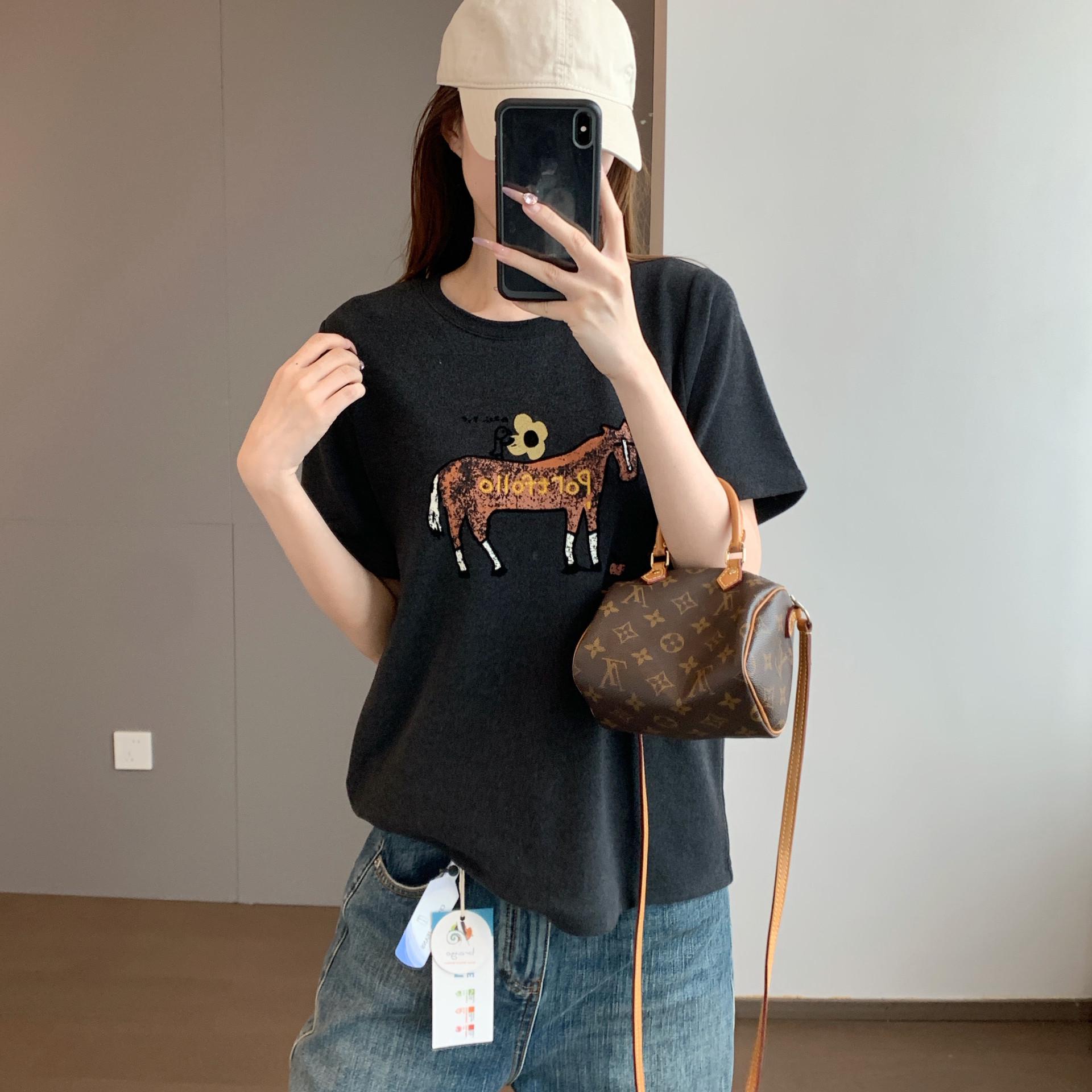 Spring Color Block 3D Horse Flower Embroidered Loose Fit Pullover with Brushed Inner Layer and Slimming Short Sleeves One Size темно-серого
Spring Color Block 3D Horse Flower Embroidered Loose Fit Pullover with Brushed Inner Layer and Slimming Short Sleeves One Size темно-серого