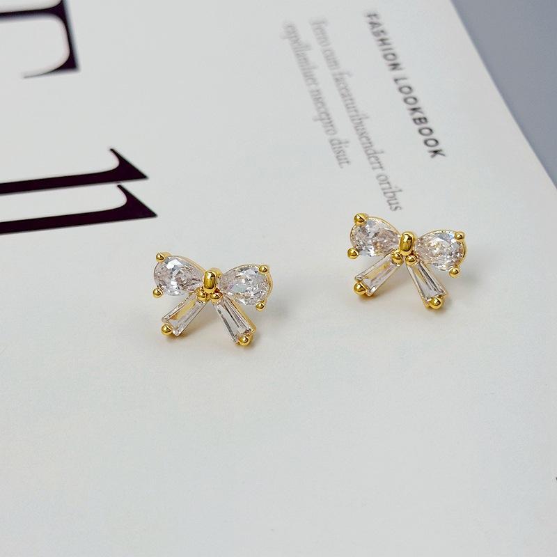 Trendy Fashion Super Flash Bow Full Diamond Stud Earrings High Sense Exquisite Beautiful Women Earrings
Trendy Fashion Super Flash Bow Full Diamond Stud Earrings High Sense Exquisite Beautiful Women Earrings