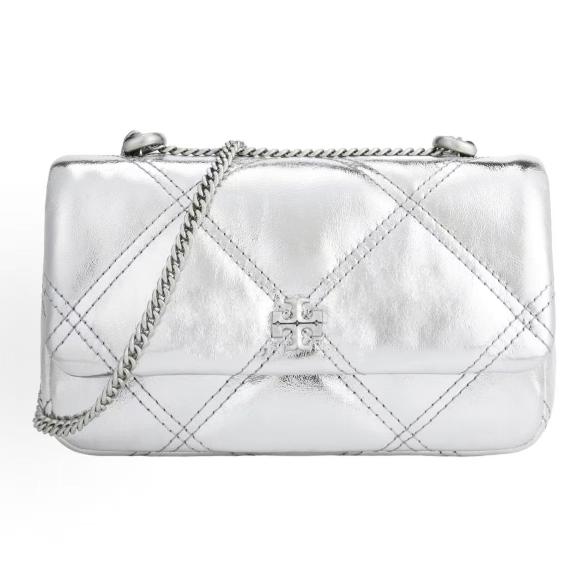 Tory Burch Kira Diamond Quilted Pleated Magnetic Snap Closure Metal Leather Tote Shoulder Bag Women Bags Light-Silver 158446-040 Basic Set (Bag+Dust Bag)
Tory Burch Kira Diamond Quilted Pleated Magnetic Snap Closure Metal Leather Tote Shoulder Bag Women Bags Light-Silver 158446-040 Basic Set (Bag+Dust Bag)