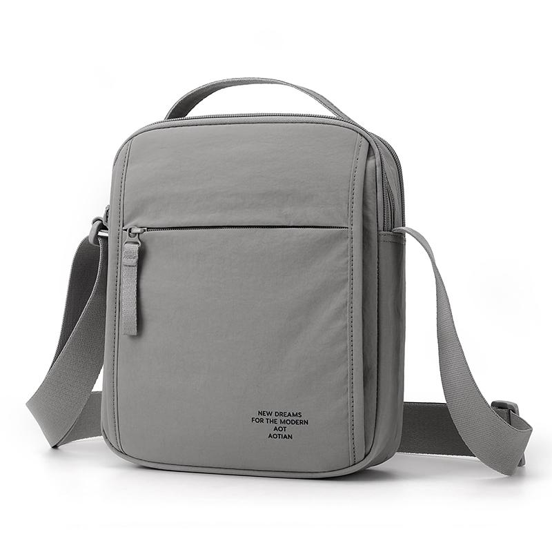 Fashion Men Shoulder Bag Women Crossbody Bag Oxford Travel Men Bag Roommy Design Men Messenger Bag Women Purse Sac 20cmX24cmX8cm
Fashion Men Shoulder Bag Women Crossbody Bag Oxford Travel Men Bag Roommy Design Men Messenger Bag Women Purse Sac 20cmX24cmX8cm