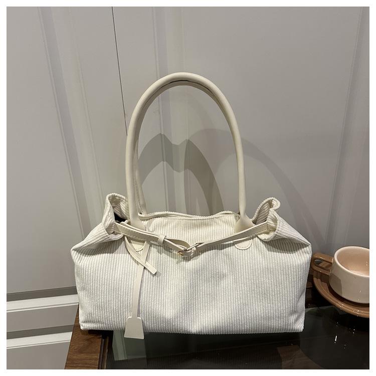 Autumn Winter New Fashi Retro Shoulder Bag Women Large Capacity Casual Tote Handle Bag Comfortable and Versatile Storage Bags білий
Autumn Winter New Fashi Retro Shoulder Bag Women Large Capacity Casual Tote Handle Bag Comfortable and Versatile Storage Bags білий