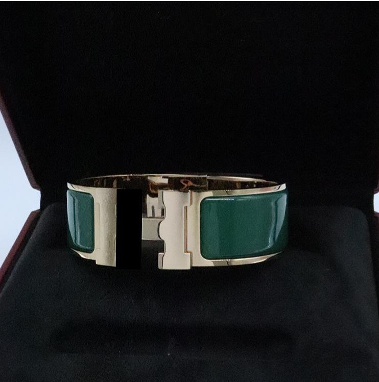 Горячая пряжка браслет с буквой H эмалированный браслет для пары модный и универсальный Steel 17 # темно-зеленого
Горячая пряжка браслет с буквой H эмалированный браслет для пары модный и универсальный Steel 17 # темно-зеленого