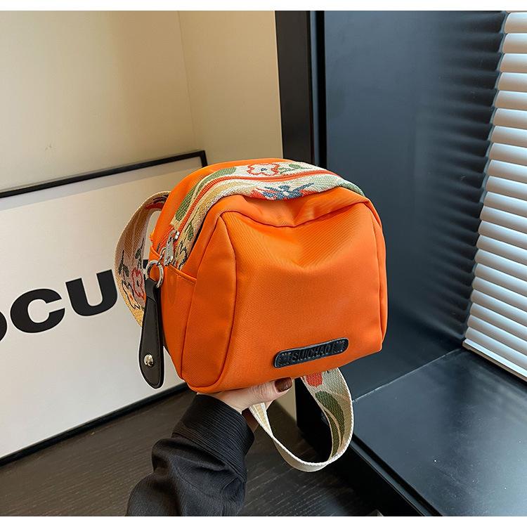 Нейлоновая лента сумка-ракушка женская велосипедная мода рюкзак Douyin маленький рюкзак выйти поиграть легкий альпинизм оранжевый
Нейлоновая лента сумка-ракушка женская велосипедная мода рюкзак Douyin маленький рюкзак выйти поиграть легкий альпинизм оранжевый