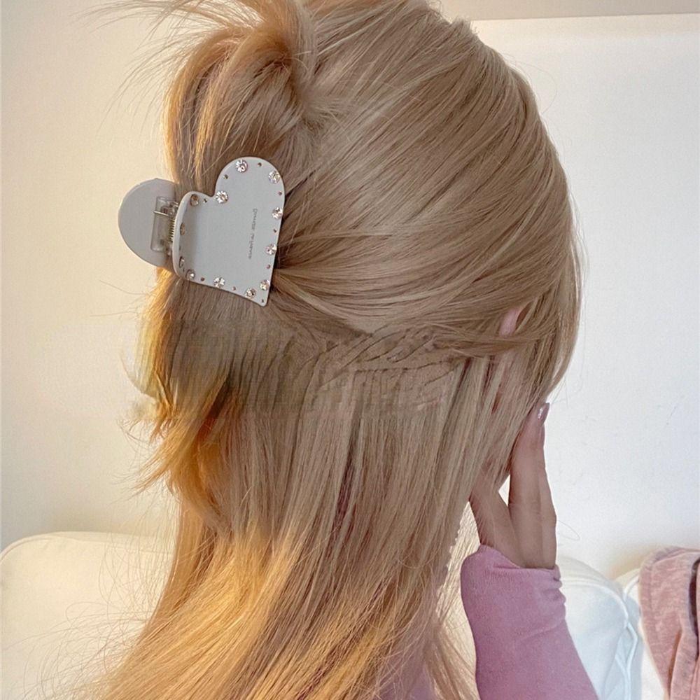 Заколка для волос в форме сердца с бриллиантами Love Hair Claw Женские аксессуары для волос в корейском стиле Заколка для волос
Заколка для волос в форме сердца с бриллиантами Love Hair Claw Женские аксессуары для волос в корейском стиле Заколка для волос