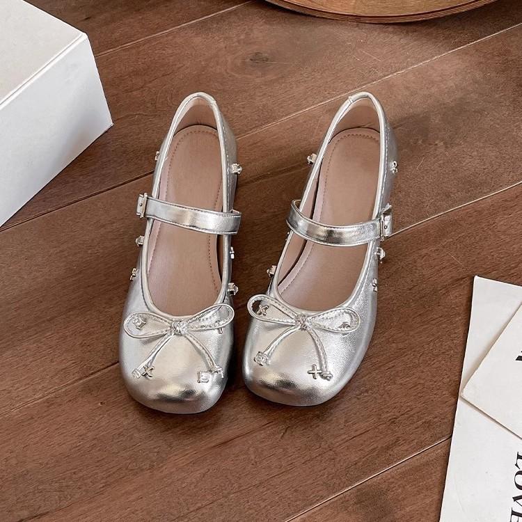 French Mary Jane high heels silver rich daughter gentle thick heel single shoes spring comfortable shoes 2025 34 серебряный
French Mary Jane high heels silver rich daughter gentle thick heel single shoes spring comfortable shoes 2025 34 серебряный