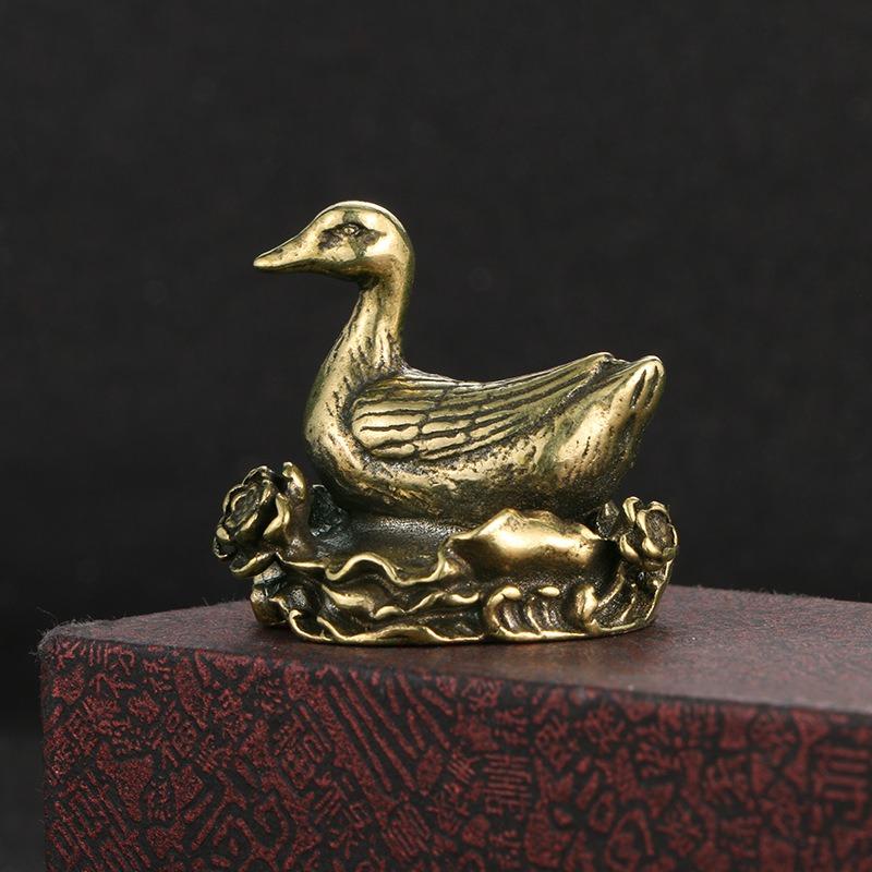 Vintage Brass Duck Ornament Office Desk Decoration Tea Pet Ornament Home Decoration Animal Crafts Miniature Duck Model Gift A
Vintage Brass Duck Ornament Office Desk Decoration Tea Pet Ornament Home Decoration Animal Crafts Miniature Duck Model Gift A
