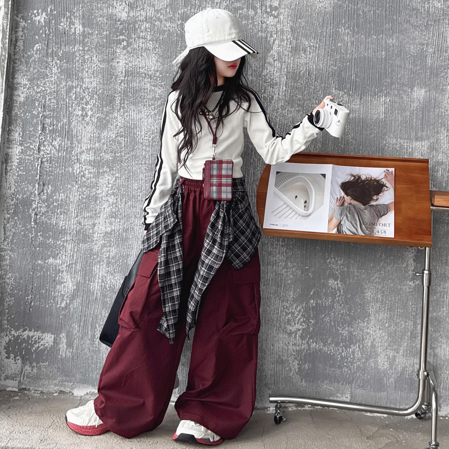 Комплект для девочек на весну/осень 2025 года: Модный свитшот и брюки карго для учеников средней школы 140 cm
Комплект для девочек на весну/осень 2025 года: Модный свитшот и брюки карго для учеников средней школы 140 cm