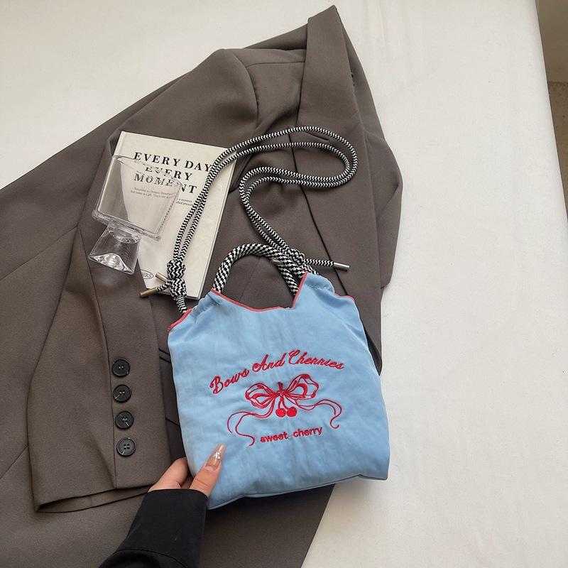 Simple zipper shoulder bag women s Japanese niche design small fresh fashion large capacity commuter casual fashion bag синий
Simple zipper shoulder bag women s Japanese niche design small fresh fashion large capacity commuter casual fashion bag синий