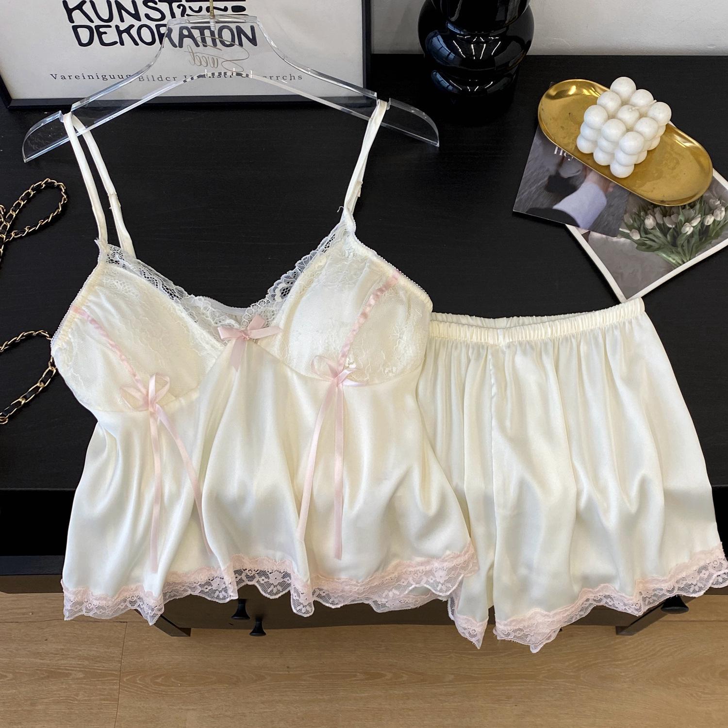 Yase Pink Peony French Satin Silk Camisole and Shorts with Bow Tie Straps and Chest Pads XL слоновая кость
Yase Pink Peony French Satin Silk Camisole and Shorts with Bow Tie Straps and Chest Pads XL слоновая кость