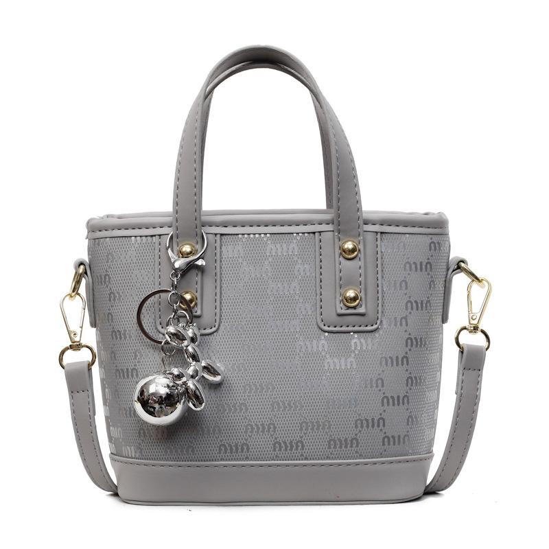 Super fire niche design large capacity portable bucket bag women 2025 new fashion versatile explosion shoulder messenger bag no pendant серебряный
Super fire niche design large capacity portable bucket bag women 2025 new fashion versatile explosion shoulder messenger bag no pendant серебряный