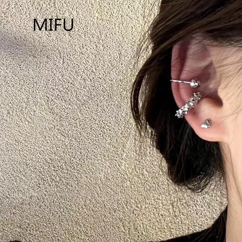 Стильные циркониевые клипсы для ушей в виде бабочек с полым дизайном, 2024
Стильные циркониевые клипсы для ушей в виде бабочек с полым дизайном, 2024