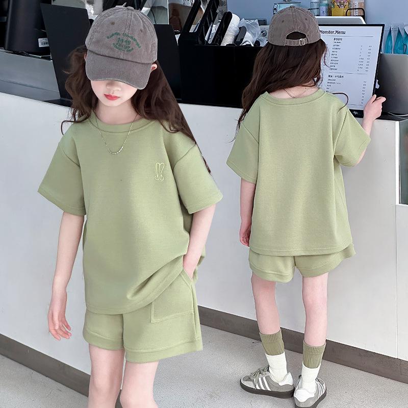 Girls Summer Casual Sportswear Set: Trendy 2025 Short-Sleeved Top & Shorts, Loose-Fit Two-Piece 160 cm зелений
Girls Summer Casual Sportswear Set: Trendy 2025 Short-Sleeved Top & Shorts, Loose-Fit Two-Piece 160 cm зелений