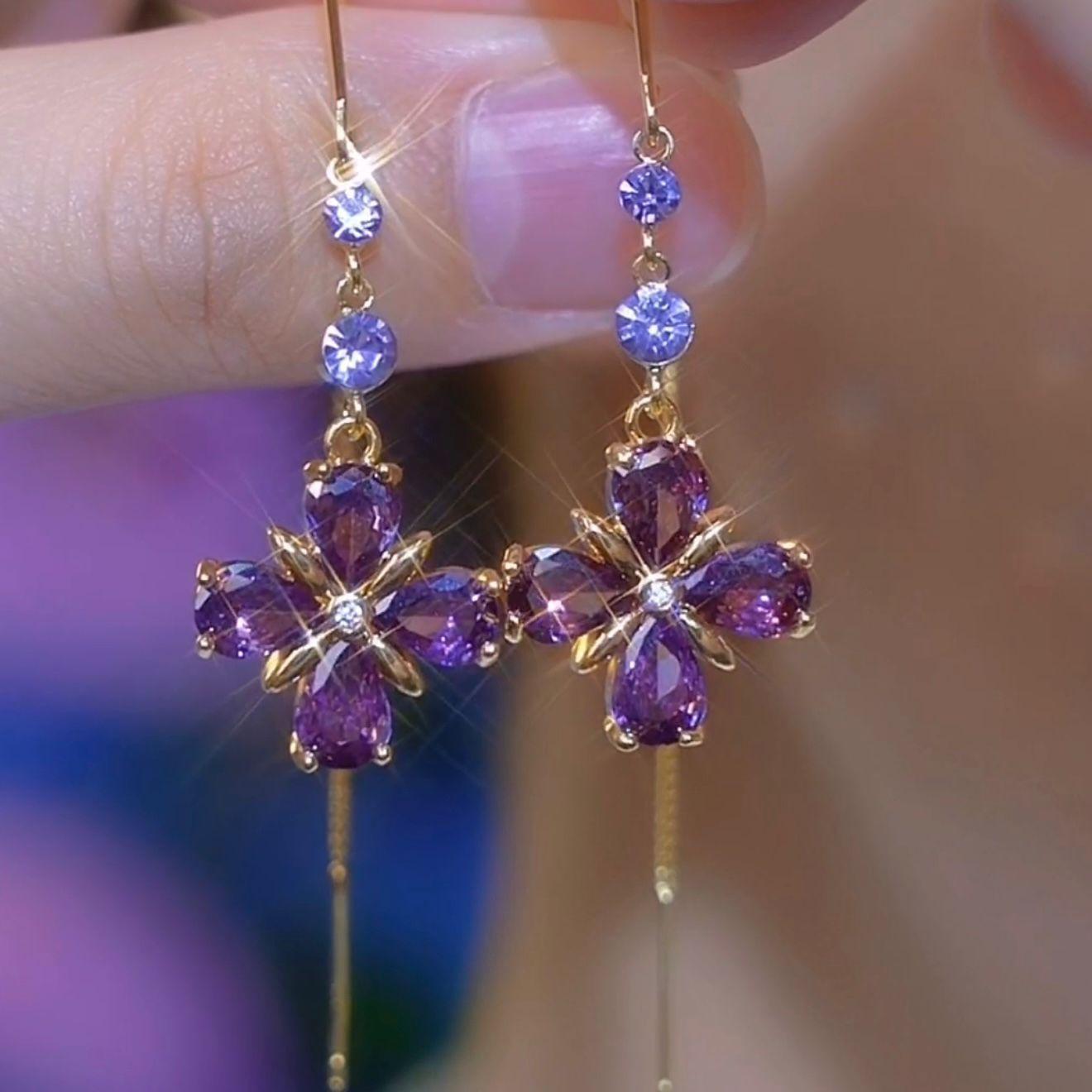 Purple four-leaf flower long fringed earrings, fashionable, simple and versatile long earrings, sweet earrings.
Purple four-leaf flower long fringed earrings, fashionable, simple and versatile long earrings, sweet earrings.