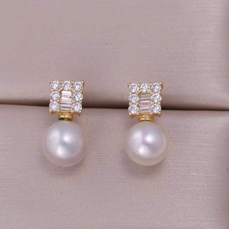 Classic real hemp color high-end strong light pearl sterling silver square diamond stud earrings temperament simple earrings women
Classic real hemp color high-end strong light pearl sterling silver square diamond stud earrings temperament simple earrings women