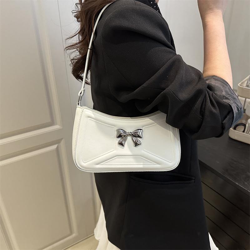 22 Spring New Textured Bow Tide Indentation Fresh Stylish Simple Underarm Shoulder Bag чорний
22 Spring New Textured Bow Tide Indentation Fresh Stylish Simple Underarm Shoulder Bag чорний