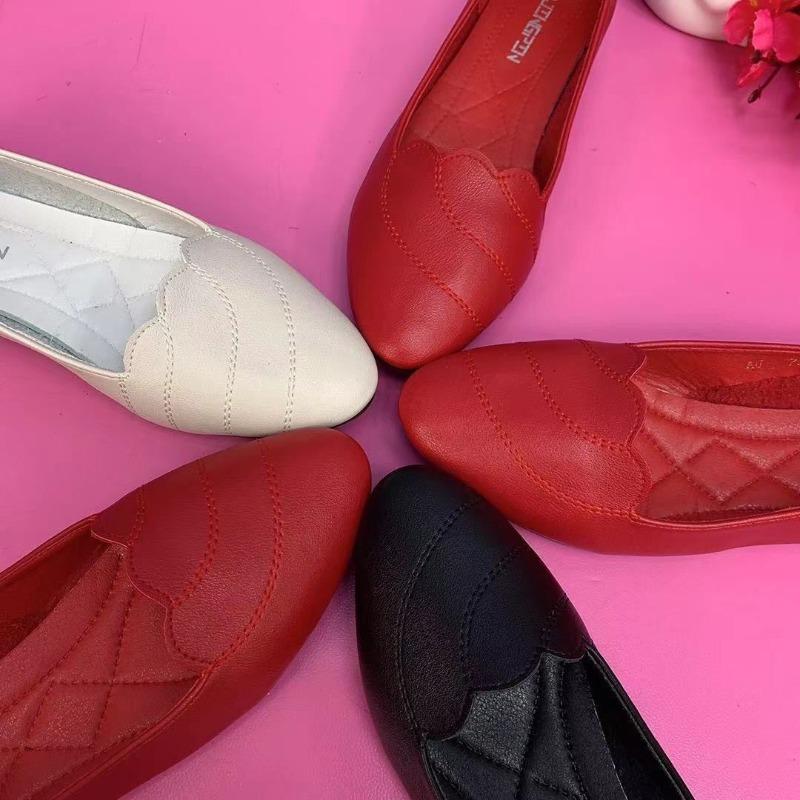 Soft leather single shoes women s spring and autumn new soft sole pointed head beef tendon soft sole mother shoes middle old lady leather shoes 41 бордовий
Soft leather single shoes women s spring and autumn new soft sole pointed head beef tendon soft sole mother shoes middle old lady leather shoes 41 бордовий