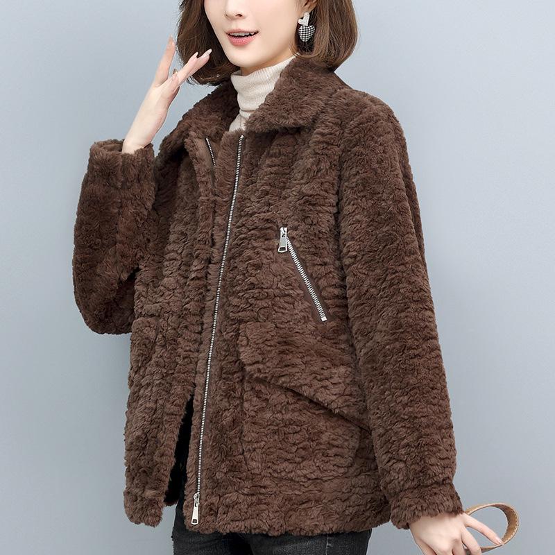 2024 Winter Women s Lambswool Cotton Coat: Mink Velvet Fur, Age-Reducing Fashion Style M up to 52.5 kg
2024 Winter Women s Lambswool Cotton Coat: Mink Velvet Fur, Age-Reducing Fashion Style M up to 52.5 kg