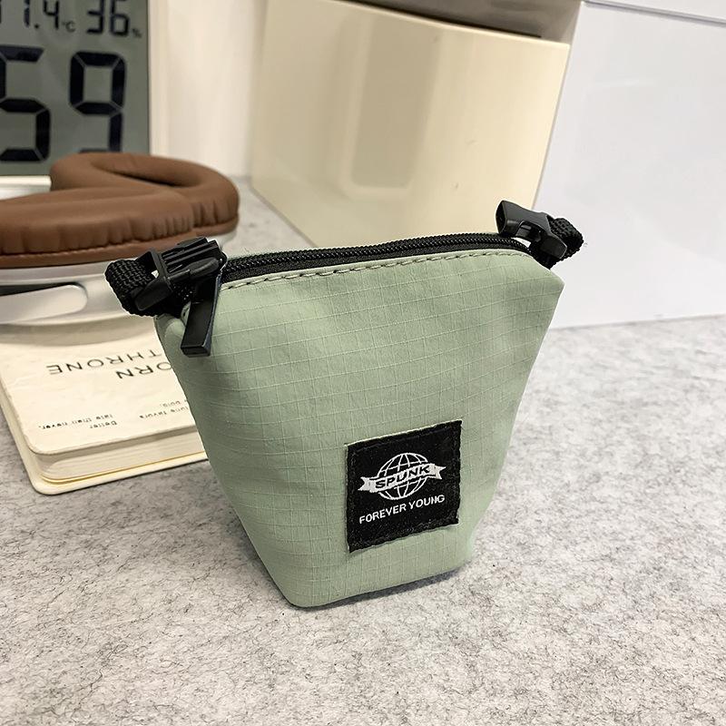 Change bag, women s tofu mini multi-purpose key bag, men s trendy brand pendant, sports mobile phone small satchel. зелений
Change bag, women s tofu mini multi-purpose key bag, men s trendy brand pendant, sports mobile phone small satchel. зелений