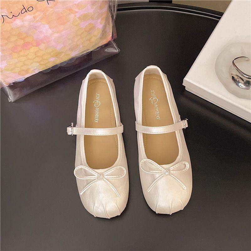 French silver flat ballet single shoes women 2025 new temperament bow fairy wind word belt Mary Jane shoes 40 бежевий
French silver flat ballet single shoes women 2025 new temperament bow fairy wind word belt Mary Jane shoes 40 бежевий