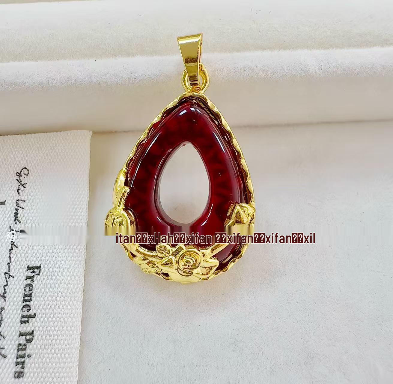 Vietnamese Rose Pendant: Brass Gold-Plated Coin Inlaid with Sand Gold Gemstones for Women
Vietnamese Rose Pendant: Brass Gold-Plated Coin Inlaid with Sand Gold Gemstones for Women