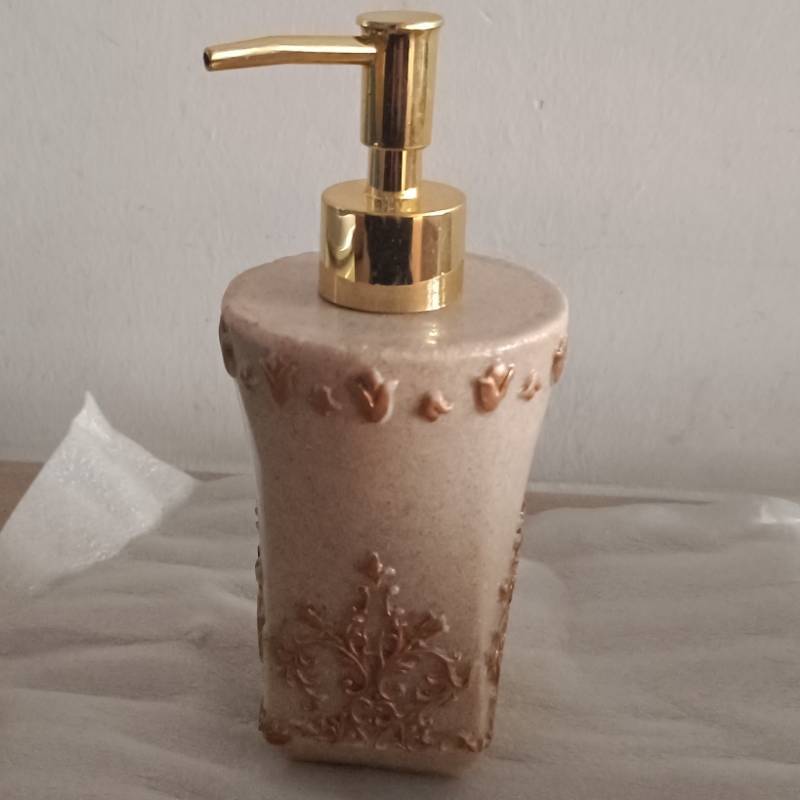 European Style Shampoo Empty Bottle With Pump Cap For Hair Care And Travel
European Style Shampoo Empty Bottle With Pump Cap For Hair Care And Travel