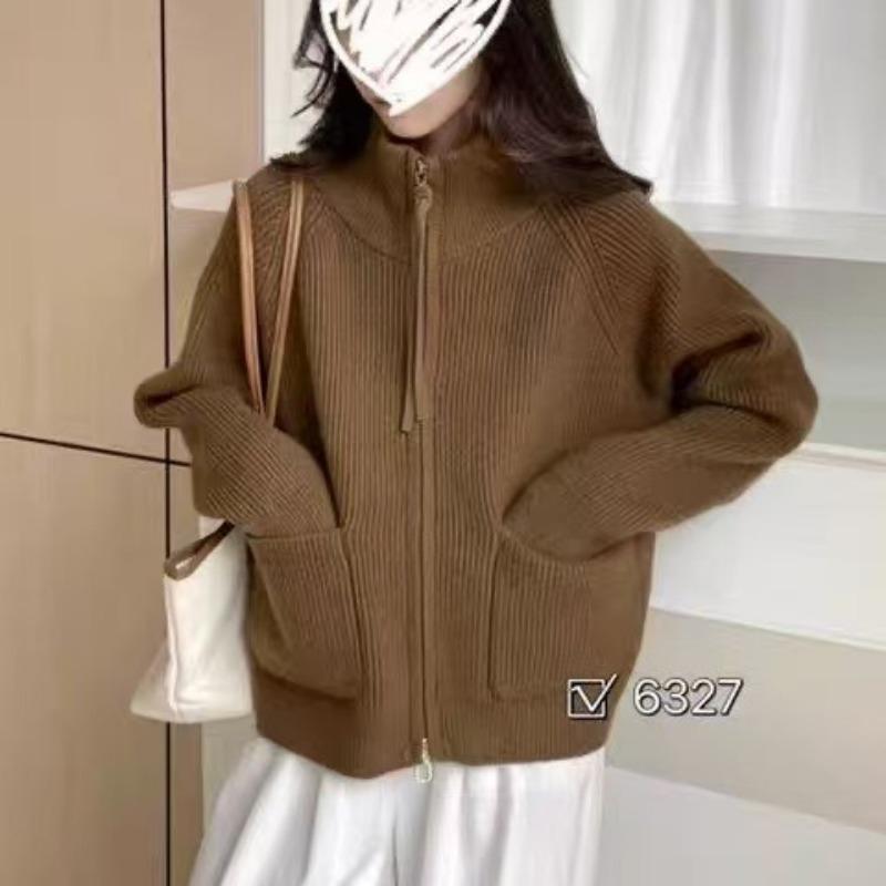 Stand-up collar zipper long-sleeved knitted sweater autumn and winter new loose solid color casual sweater cardigan jacket women average size кавовий
Stand-up collar zipper long-sleeved knitted sweater autumn and winter new loose solid color casual sweater cardigan jacket women average size кавовий