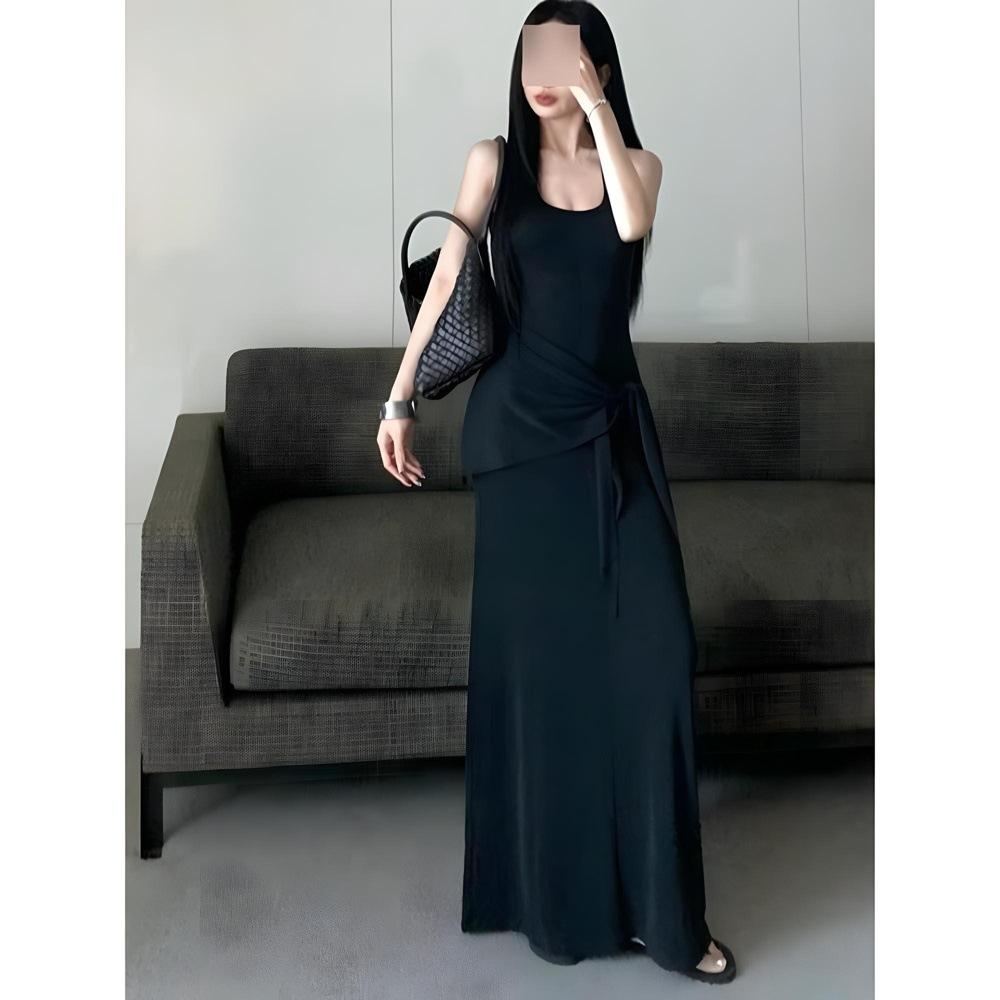 Черное платье-майка без рукавов с U-образным вырезом, женское летнее платье с завышенной талией, облегающее юбку, с темпераментом, облегающее бедра, длинное платье XL- (recommended 110-60kg)
Черное платье-майка без рукавов с U-образным вырезом, женское летнее платье с завышенной талией, облегающее юбку, с темпераментом, облегающее бедра, длинное платье XL- (recommended 110-60kg)