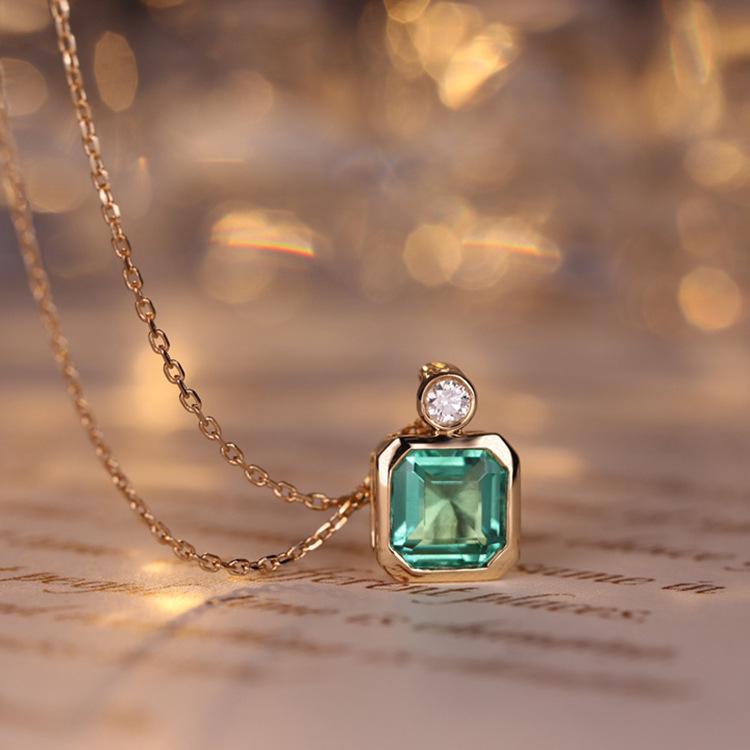 Emerald Pendant Clavicle Necklace in S925 Sterling Silver - Versatile, Luxurious, and Fashionable 925 Silver
Emerald Pendant Clavicle Necklace in S925 Sterling Silver - Versatile, Luxurious, and Fashionable 925 Silver
