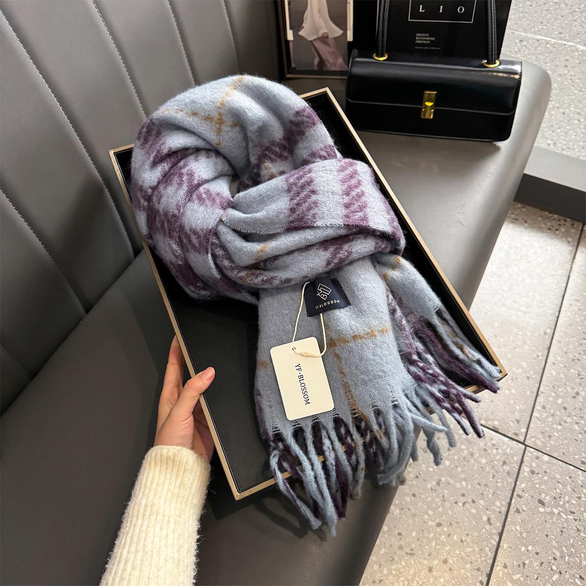 Женская утолщенная теплая шаль осень-зима клетчатая шейная шаль для мужчин и женщин шарф роскошная одежда женский кашемировый дизайнерский шарф Bufandas 55X215cm
Женская утолщенная теплая шаль осень-зима клетчатая шейная шаль для мужчин и женщин шарф роскошная одежда женский кашемировый дизайнерский шарф Bufandas 55X215cm