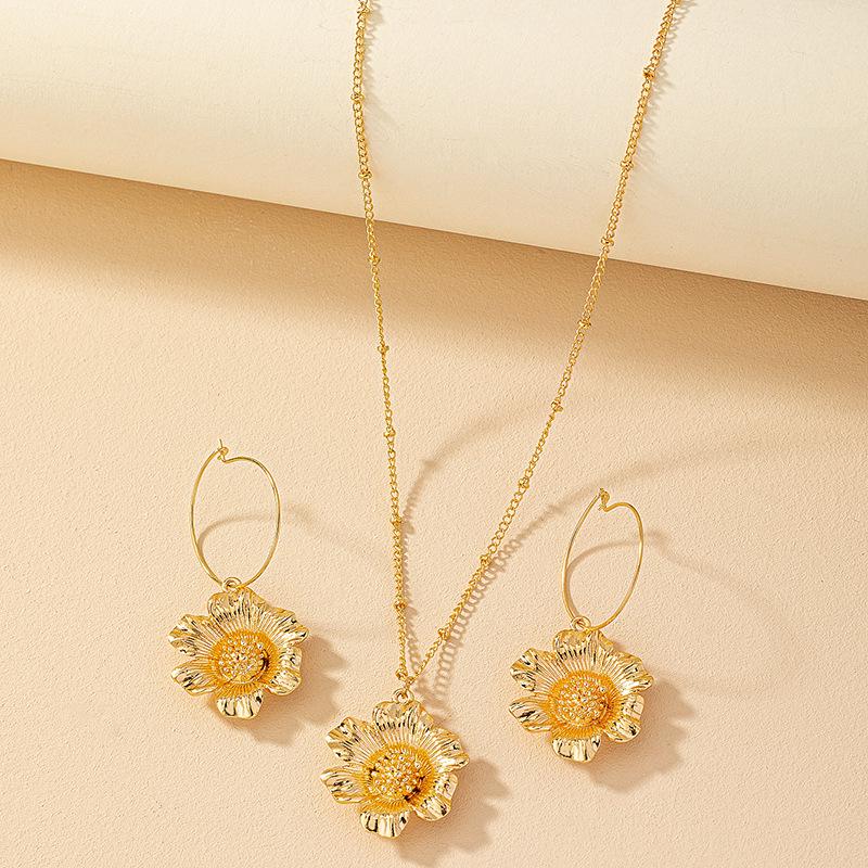 Sunflower Pendant Earrings & Necklace Set - Women s Trendy Lily Clavicle Chain Fashion.
Sunflower Pendant Earrings & Necklace Set - Women s Trendy Lily Clavicle Chain Fashion.