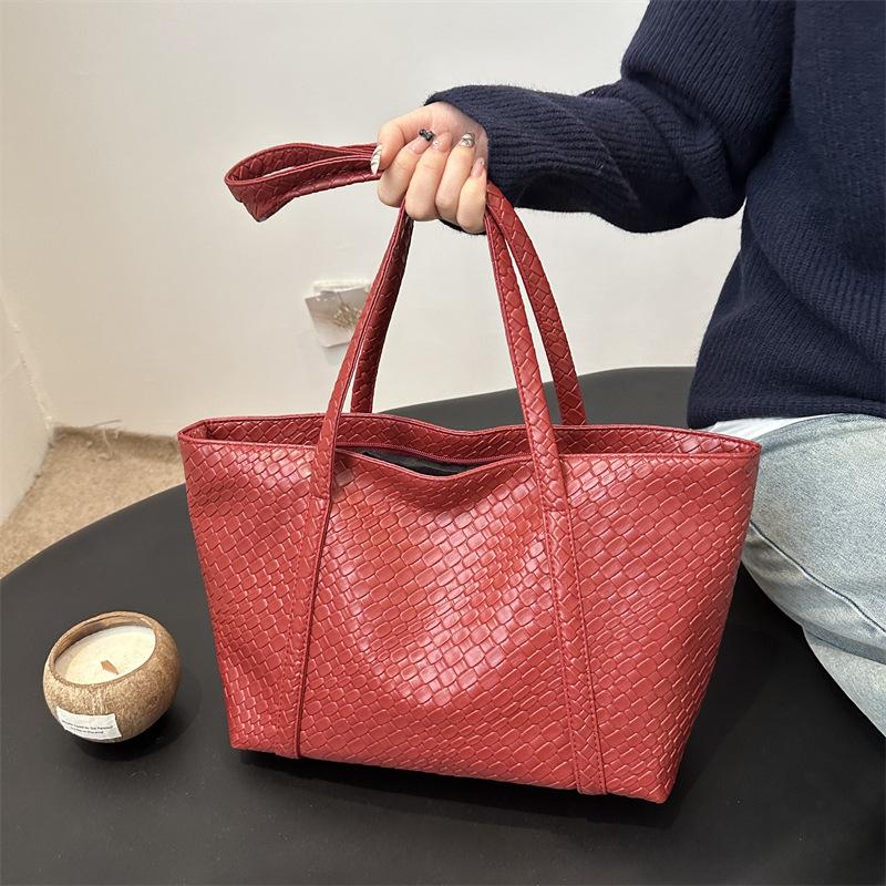 Woven large-capacity simple women s bag new lazy wind shoulder underarm tote bag
Woven large-capacity simple women s bag new lazy wind shoulder underarm tote bag