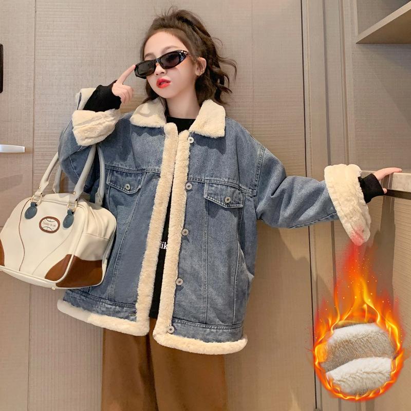 Джинсовая куртка для девочек, облегающая, зимняя, с плюшем и утолщением, корейская версия, детская куртка среднего и большого размера
Джинсовая куртка для девочек, облегающая, зимняя, с плюшем и утолщением, корейская версия, детская куртка среднего и большого размера