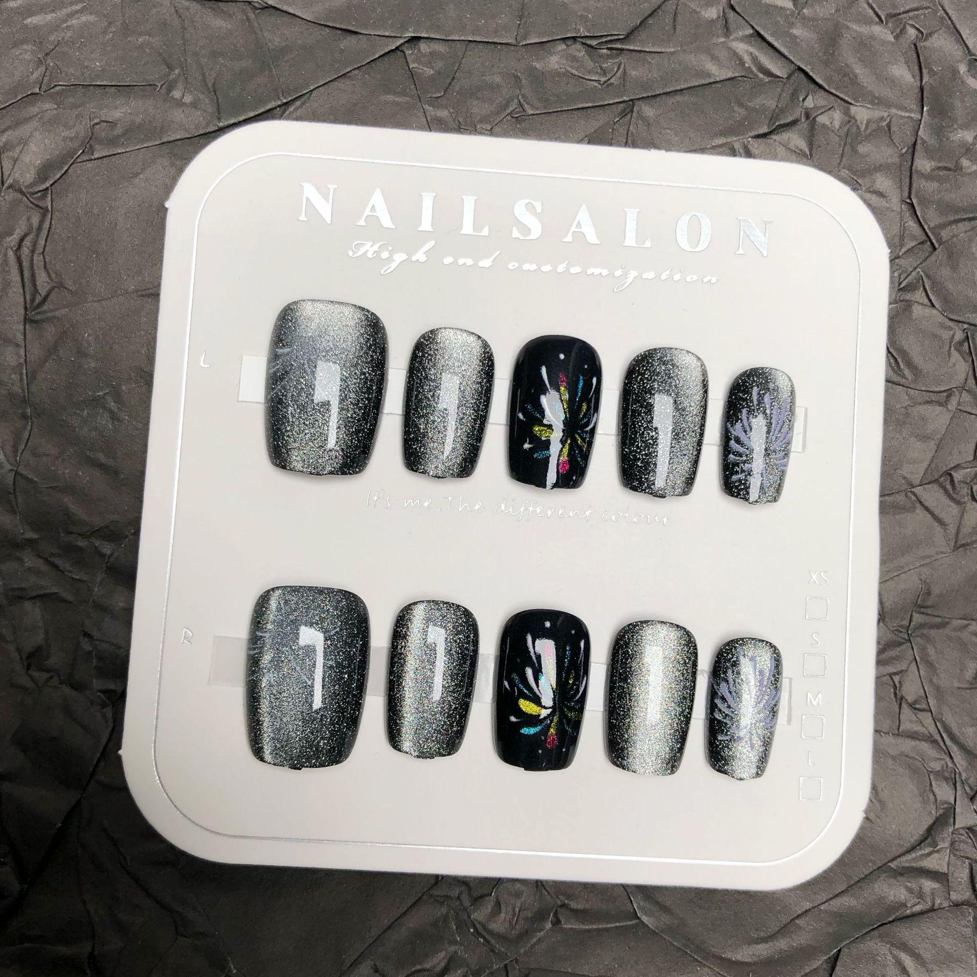 Черные ногти «кошачий глаз» с фейерверками - Короткие, съемные ногти с нейл-артом
Черные ногти «кошачий глаз» с фейерверками - Короткие, съемные ногти с нейл-артом