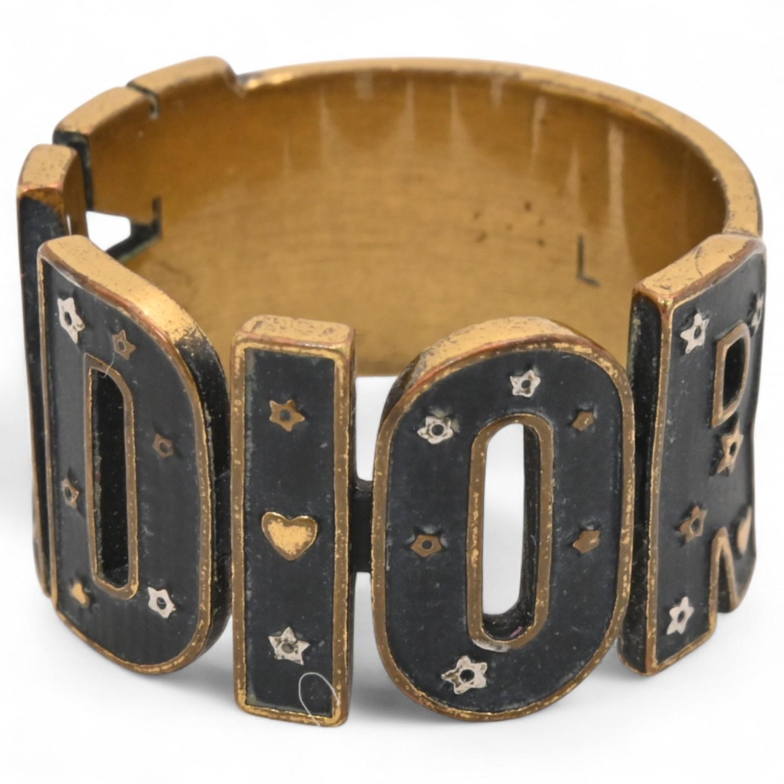 Auth DIOR J’ADIOR Logo Ring Gold Tone Women’s Jewelry di7710jj
Auth DIOR J’ADIOR Logo Ring Gold Tone Women’s Jewelry di7710jj
